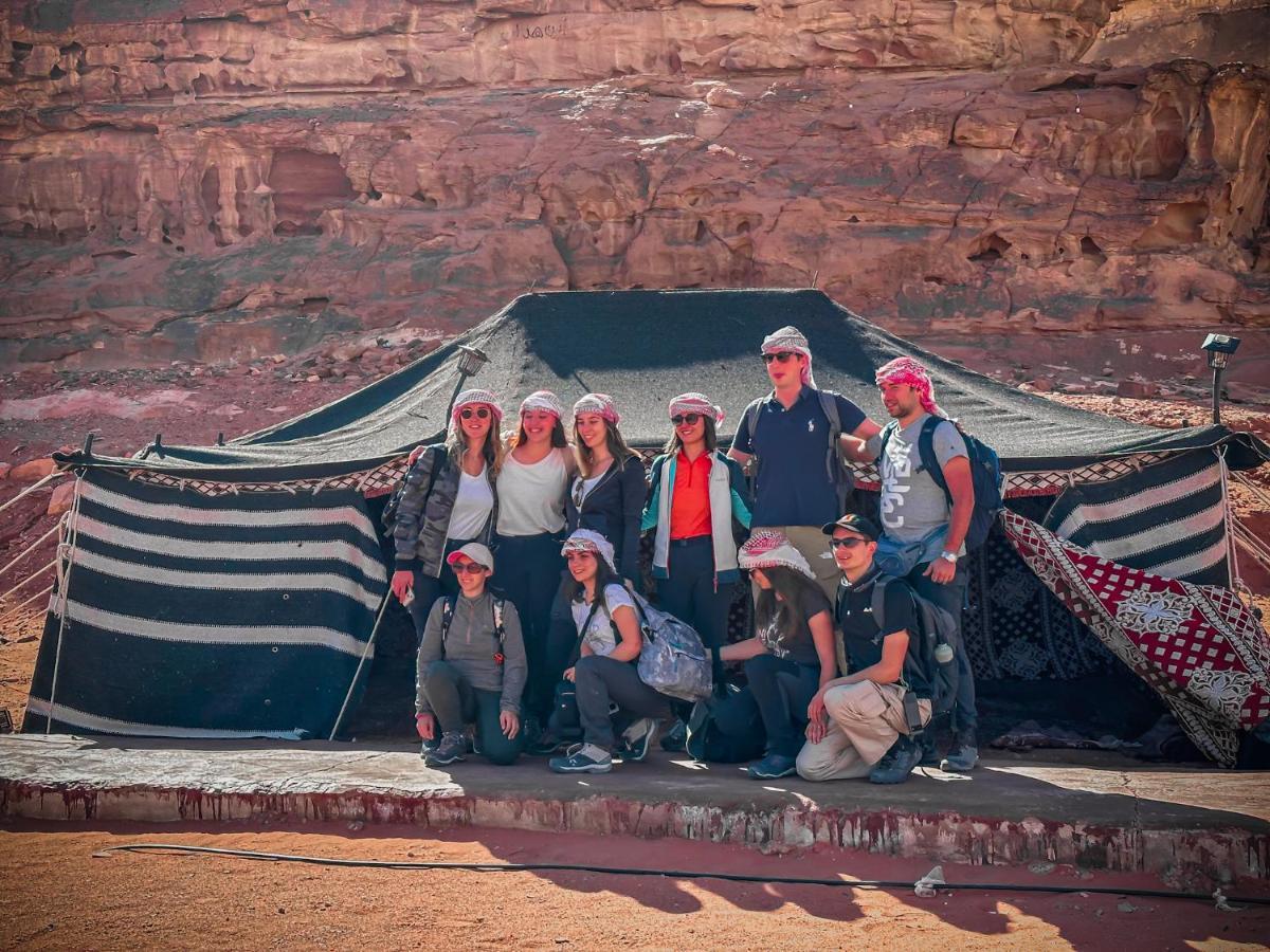 Tower Rum Camb Wadi Rum Eksteriør billede